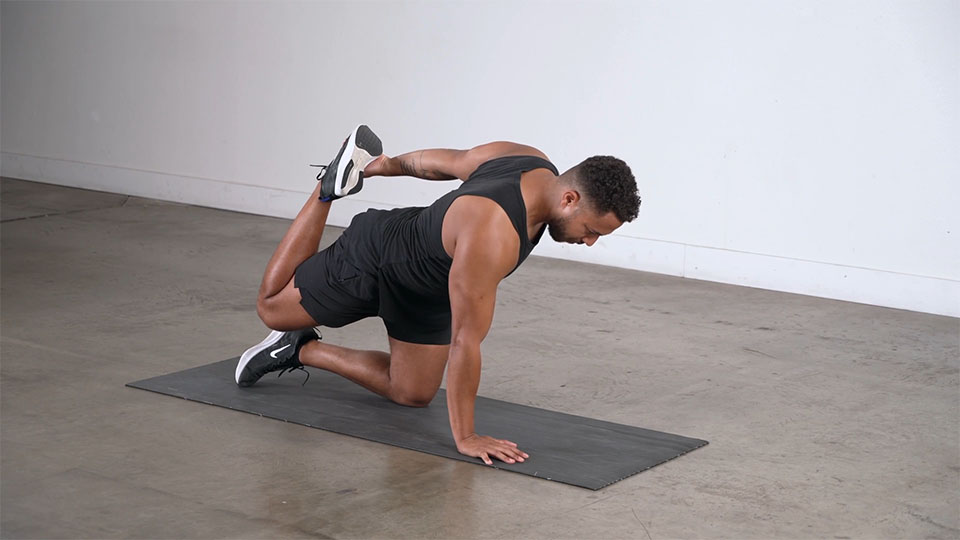 Estiramiento de cuádriceps a cuatro patas