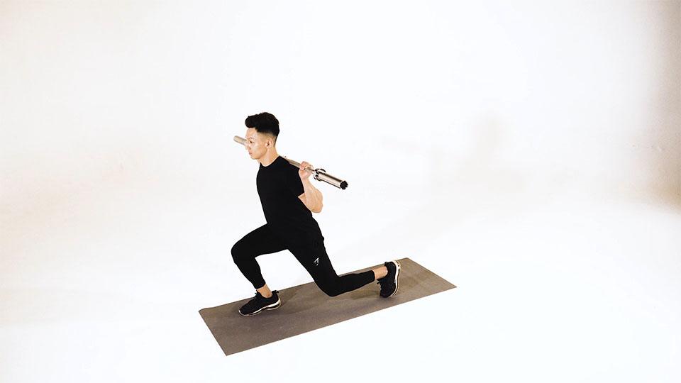 Zancada frontal con barra