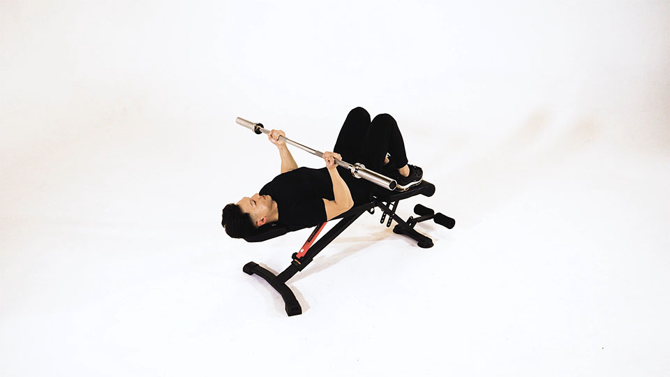 Press de Banca Inverso para Tríceps con Barra