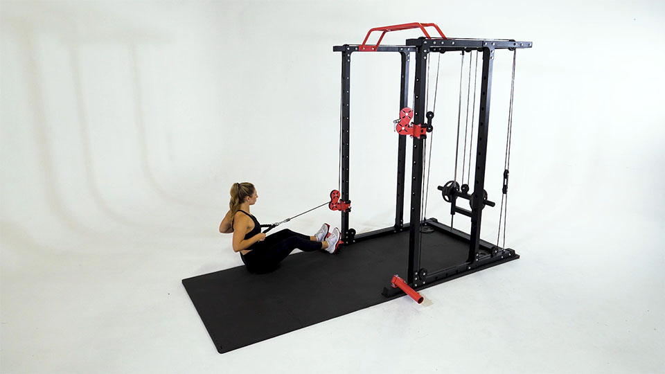 Remo para Deltoides con Cuerda en Polea