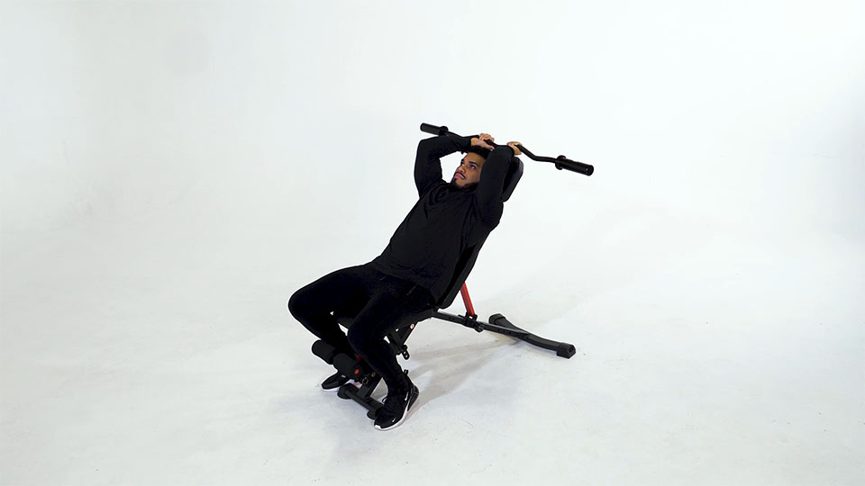 Extensión de Tríceps con Barra Z en Banco Inclinado