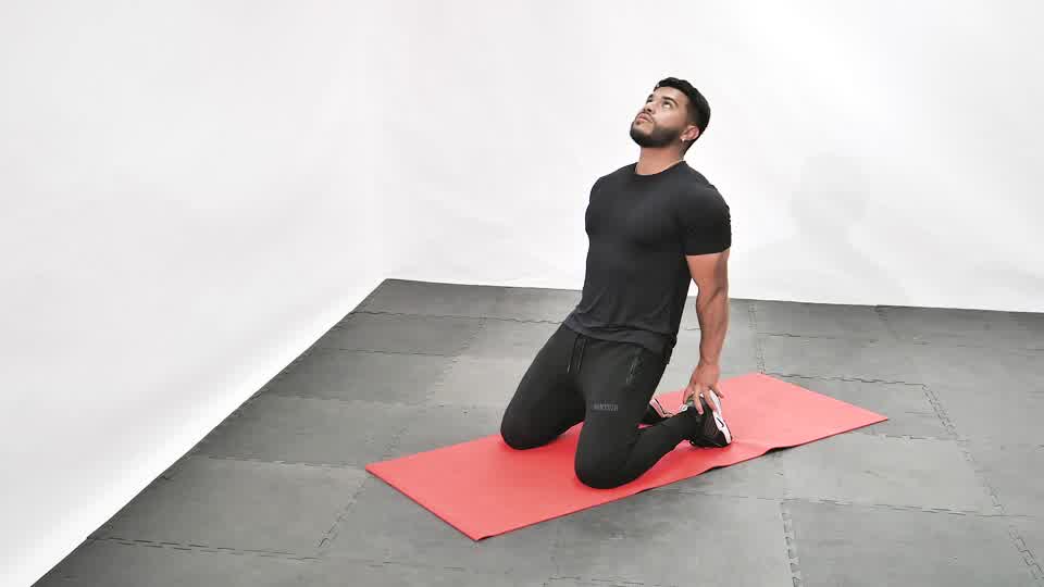 Estiramiento de Espalda de Rodillas