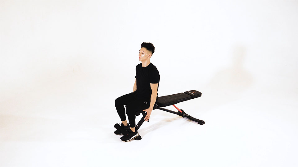 Estiramiento de Espalda Baja con Silla