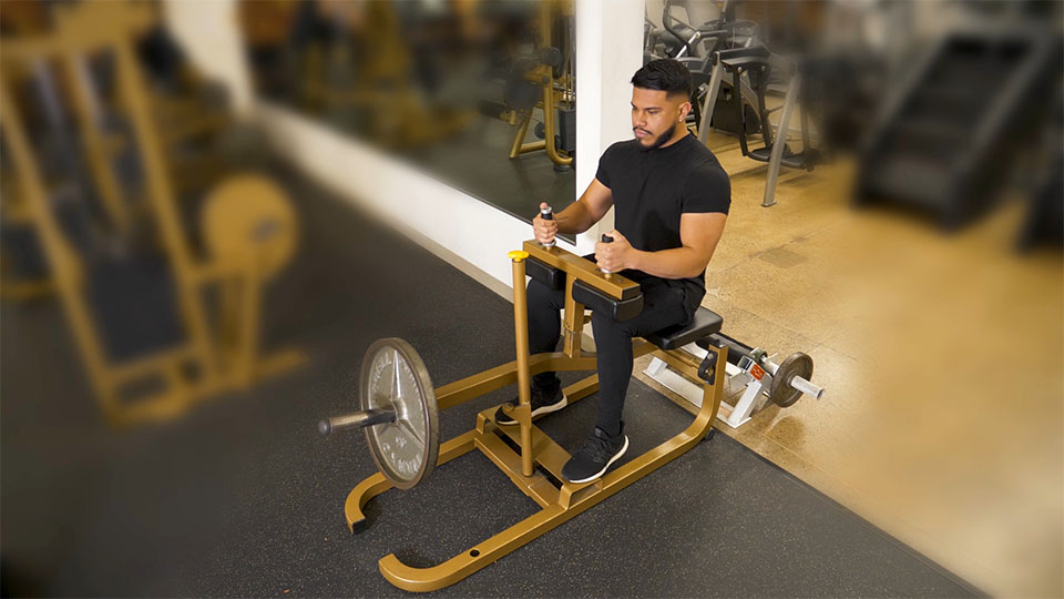 Elevación de talones sentado en máquina