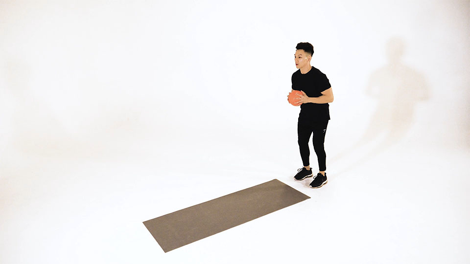 Empuje de Pecho con Balón Medicinal y Carrera