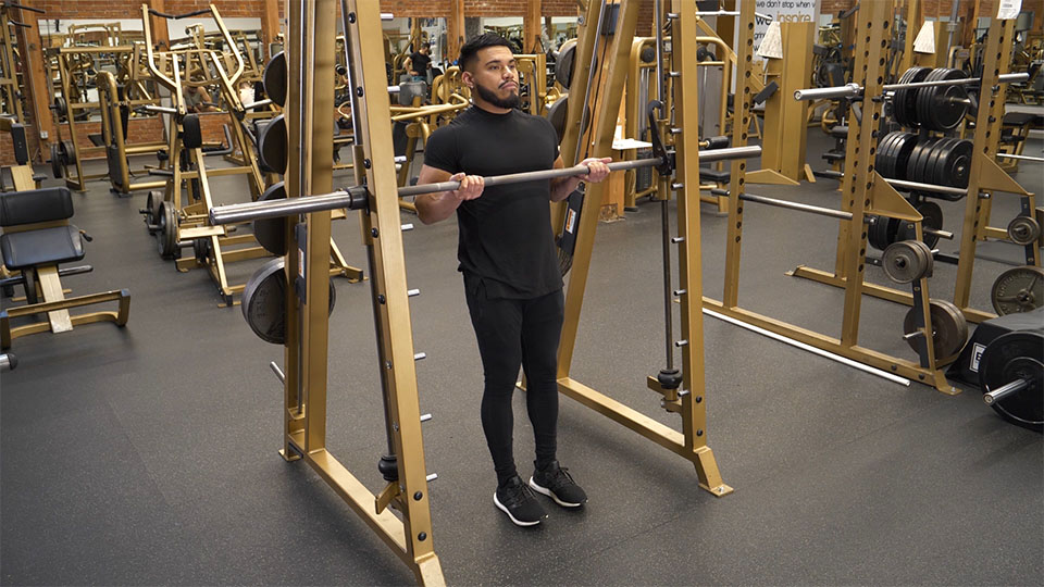 Curl de arrastre en máquina Smith